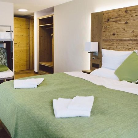 Hotel & Restaurant Zum Schwarzen Baeren Andermatt Dış mekan fotoğraf