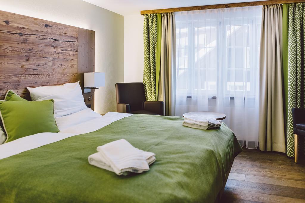 Hotel & Restaurant Zum Schwarzen Baeren Andermatt Dış mekan fotoğraf