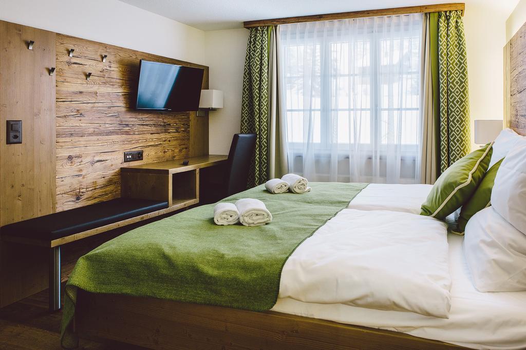 Hotel & Restaurant Zum Schwarzen Baeren Andermatt Dış mekan fotoğraf