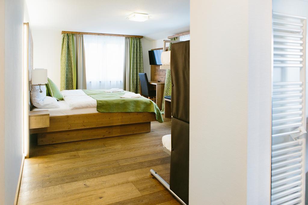 Hotel & Restaurant Zum Schwarzen Baeren Andermatt Dış mekan fotoğraf