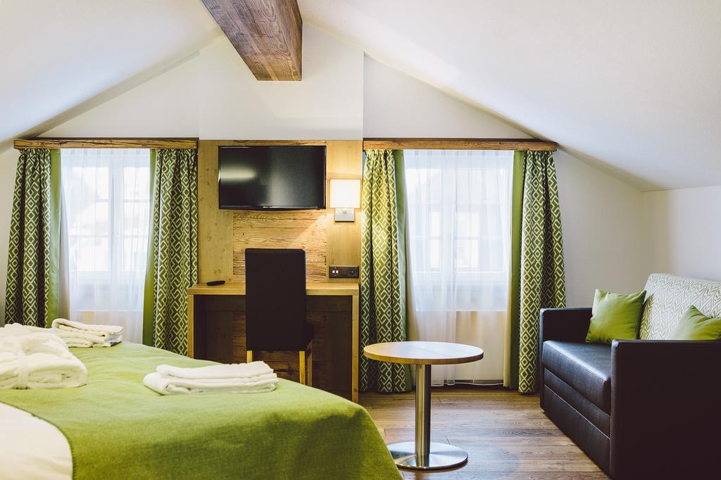 Hotel & Restaurant Zum Schwarzen Baeren Andermatt Dış mekan fotoğraf